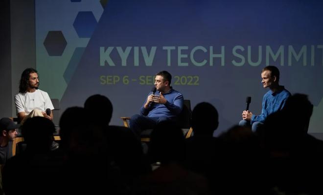 Виталик Бутерин неожиданно прибыл на Kyiv Tech Summit